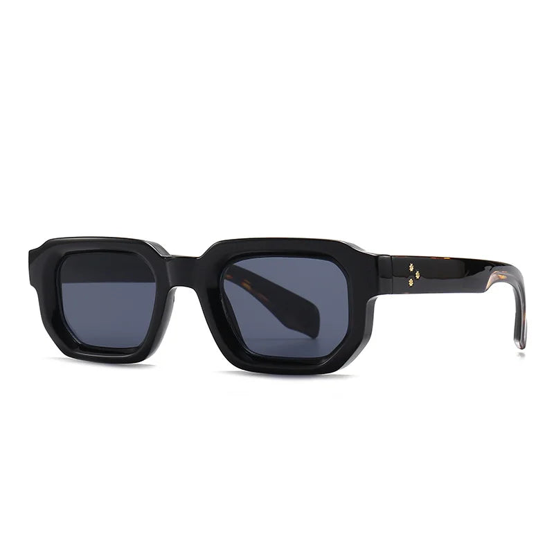 Vintage Punk Gradient Women Trending Dark Brown Sun Glasses Popular Fashion Square Rivets Men Sunglasses UV400 Shades Eyewear